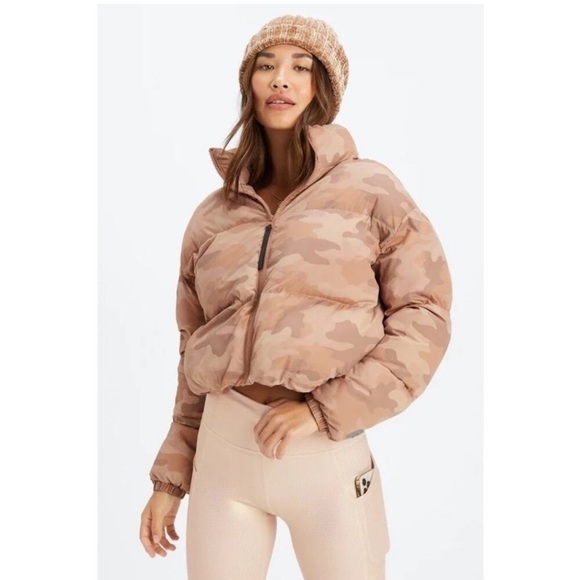 Fabletics wander camo crop puffer jacket - Picture 1 of 4